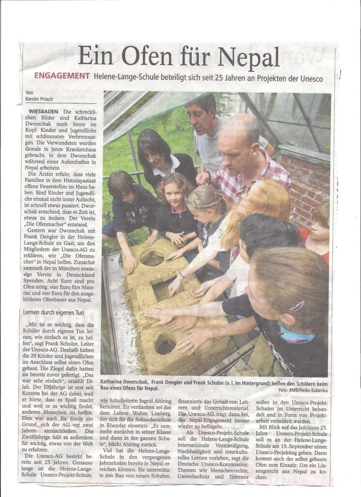 Presseartikel 28.06.2012 Wiesbadener Kurier, Kinder der Helene- Lange-Schule bauen einen Lehmofen